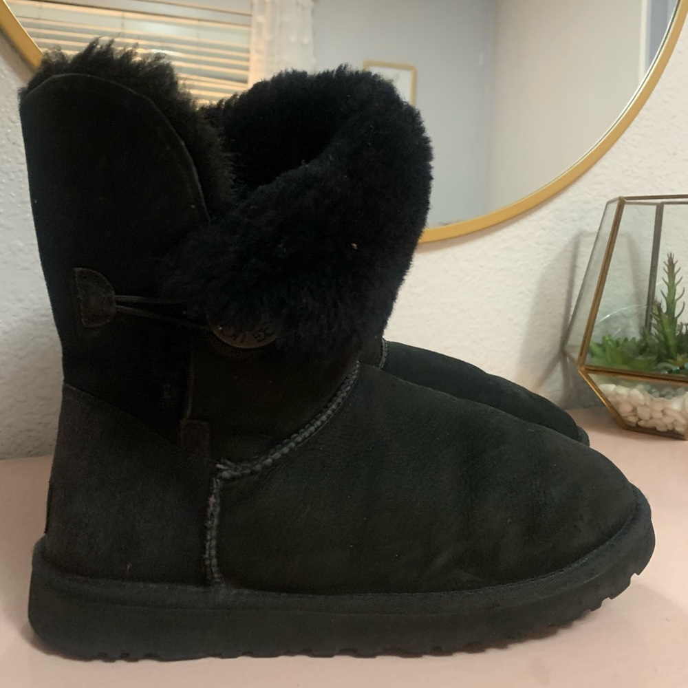 Black uggs